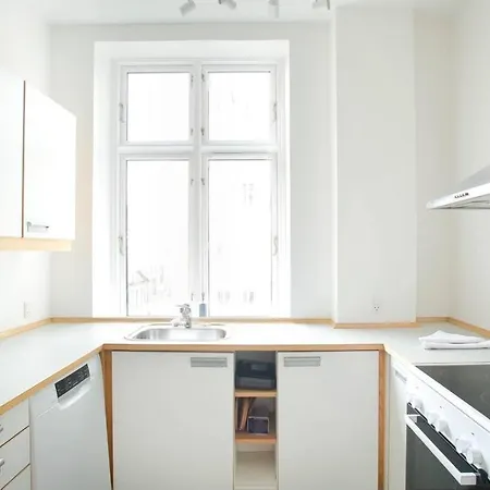 3 Bedroom Flat With Balcony In Peaceful Neighbourhood *