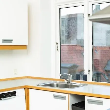 3 Bedroom Flat With Balcony In Peaceful Neighbourhood *