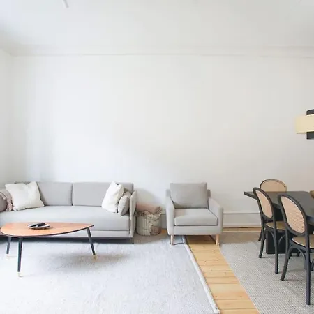 아파트 3 Bedroom Flat With Balcony In Peaceful Neighbourhood 코펜하겐
