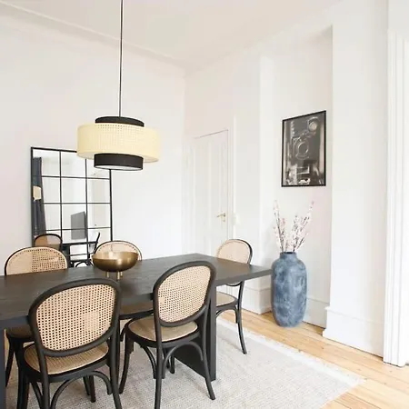 3 Bedroom Flat With Balcony In Peaceful Neighbourhood 아파트 *
