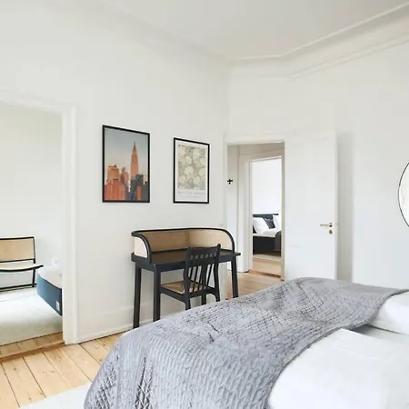3 Bedroom Flat With Balcony In Peaceful Neighbourhood *